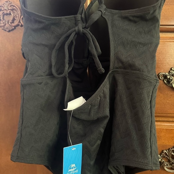 Elegant Black Dress - Picture 8 of 8